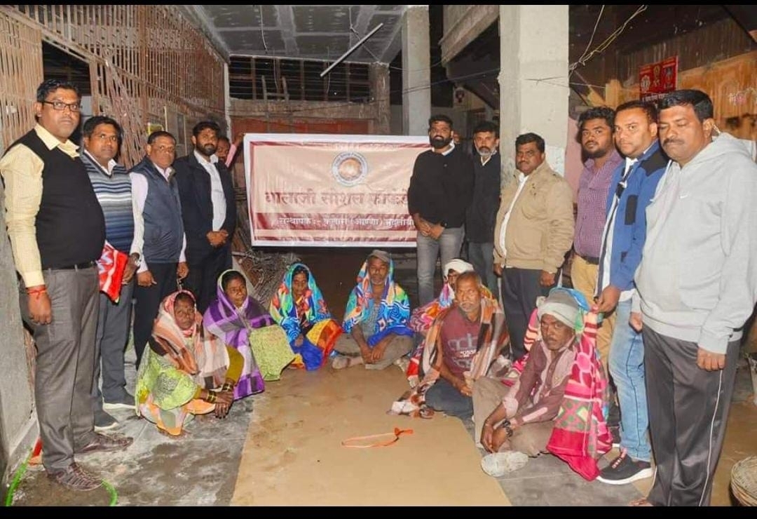 नाशिक रोड रेल्वे स्थानक येथे हिवाळी ब्लँकेट वाटप